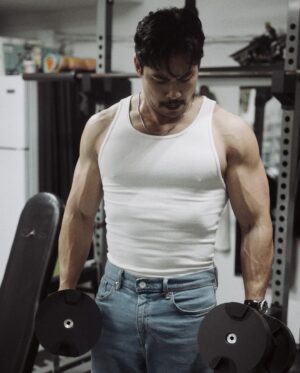 Yoshi Sudarso Instagram - For a long time, I didn’t want to wear tank tops because I was insecure about my small shoulders, so for the past year I’ve been making sure to prioritize my delts at the beginning of each workout. 

I’m happy with where they are now, but we ain’t done yall 💪🏼