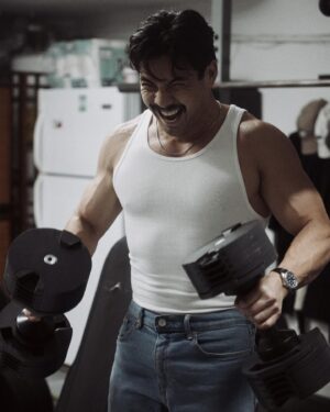Yoshi Sudarso Instagram - For a long time, I didn’t want to wear tank tops because I was insecure about my small shoulders, so for the past year I’ve been making sure to prioritize my delts at the beginning of each workout. 

I’m happy with where they are now, but we ain’t done yall 💪🏼