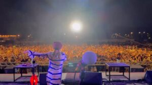 Yoshie Nakano Instagram - 、、、

🇹🇼
多謝你
♥️

movie by @mafu_mafune 

#台湾
#浪人祭vagabondfestvial 
#egowrappin 
#エゴラッピン