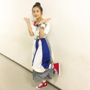 Yoshiko Sengen Instagram - ・
きのー言ってた音楽祭ブログ更新しました！！！読んでねん。✏️
これはバナナの時の衣装〜👘🍌！
かわいいお洋服〜サンドウォッチ持ってそうでしょ〜🥪😎🌸
‼️あと‼️このあと20:00〜
ラジオ大阪「千眼美子の飛んでけ！SOUND WAVE」です📻‼️
なんと今回の放送はバナナスペシャルでお送りします🍌🍌🍌🍌🍌
#千眼美子
#リトルアンツ
#バナナ
#大川隆法originalsongs
#大川隆法
#大川咲也加
#ゴールデンエイジ音楽祭
#田中宏明
#長谷川奈央
#千眼美子
#竹内久顕
#リトルアンツ
#TOKMA
#篠原紗英
#古賀晃人
#恍多
#市原綾真

#洋服 
#衣装