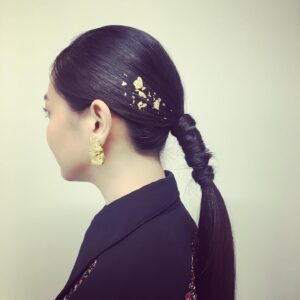 Yoshiko Sengen Instagram - ・
舞台挨拶の素敵なヘアメイク💇‍♀️
金箔。ごーじゃす。
ありがとうございました🙇‍♀️🌸
今日もこのあとLINE BLOG更新しますのでよろしゅう✌️
#夜明けを信じて
#舞台挨拶
#ヘアメイク