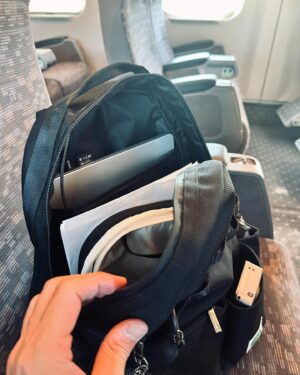 Yoshimi Tokui Instagram - 最近ずっと持ち歩いている「awesome backpack days」
14インチノートPCも入るし日常に必要なものは全部入る
外側のポケットには飲み物を入れたりカメラを入れたり

キャンプで大荷物の時は「awesome backpack」
普段は「awesome backpack days」といった感じです