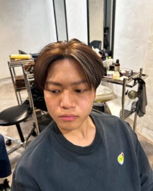 Yoshito Okubo Instagram - 碧人（長男）が遂に運転免許も取って髪も染めた😆
高校卒業して今が1番ワクワクするよね〜！！

昔を思い出すな〜🤣
オレは坊主やったけど！笑

#碧人
#長男
#yoshito13