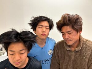 Yoshito Okubo Instagram - 朝からみんな寝グセが凄い😆

#碧人（長男）
#緑二（次男）
#yoshito13