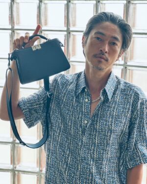 Yosuke Kubozuka Instagram - @fendi
 
フェンディのアイコンバッグ
「ピーカブー アイシーユー エックスクロス」の新色だってばよ☻

小ぶりでスリムなシルエット、
モダン＆スポーティな見た目が魅力。
 
桜も咲き始めてきたし、
花見の時とかサクっと出かける時に使いやすそうだわ👍
 
#FendiPeekaboo
#Fendi
#PR