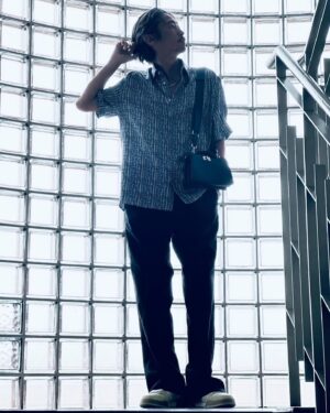 Yosuke Kubozuka Instagram - @fendi
 
フェンディのアイコンバッグ
「ピーカブー アイシーユー エックスクロス」の新色だってばよ☻

小ぶりでスリムなシルエット、
モダン＆スポーティな見た目が魅力。
 
桜も咲き始めてきたし、
花見の時とかサクっと出かける時に使いやすそうだわ👍
 
#FendiPeekaboo
#Fendi
#PR