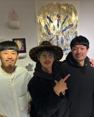 Yosuke Kubozuka Instagram - 昨日の陶展初日は関係者が驚くほどの熱気で、
"大盛況"な最高の幕開けになりました🎊
ご来場頂いた皆さん、
本当にありがとうございます😁
作品は先着販売で1/3くらいがすでに売約済みになりました。
12日までやってますので、お時間見つけて是非ご来場ください。

俺はあと1日くらいは行けるかなあ…