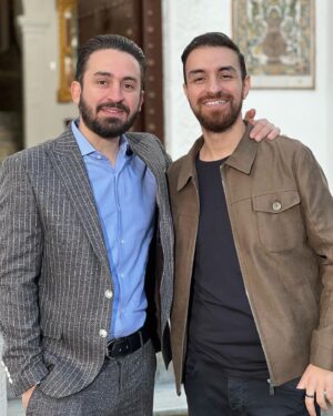 Youcef Sehairi Instagram - Louay , Reda 
Merci cher ami @sehairi_bachiryoucef pour la force 🙏🏼🤍 
رضا، لؤي
Ps : Pourquoi Louay à fermé le journal des 4 vérités ? 
Série : Onze Onze 
Photo : @chakib_saidi