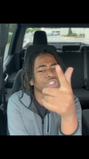 Young Dylan Instagram - Young Dyl-O 🔥🔥 Push Up Freestyle 

“Bought my mom a house and gave money for the tax 
Bought my pop a house we baking up the  scratch” 💯💯🎶🎶. #YoungDylan #Rapper #Actor #Maryland #Annapolis #Pushups