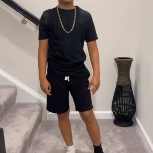 Young Dylan Instagram - FANS FAVORITE TOP 6!!! Who will be the lucky winner?! COMMENT BELOW YOUR #1 PICK! Winner will be announced tonight! Hurry and VOTE 🗳️