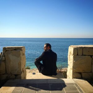 Youssef El Khal Instagram - رأسي سفينة
أبحث فلا غرق
أطوف و لا أرق
كالبحر أنا و الرياح
أبتلع القلق.. ‪#y_y_k‬⁩