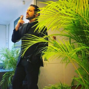 Youssef El Khal Instagram - ‏نحن شعب بيلاقي حَلّ بالمصيبة مش للمصيبة..
‏⁧‫#لبنان‬⁩ ⁦‪#y_y_k‬⁩