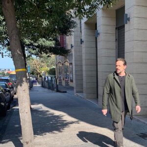 Youssef El Khal Instagram - بيروت.. يا عشتروتَ الشرق
لماذا هَجَركِ الفَرَح؟
لماذا قبَّلَك و نأى؟
خيانةٌ من ذَهَب؟
لا.. خيانةٌ مِن فِضّة..
‏‪#y_y_k‬ ⁩