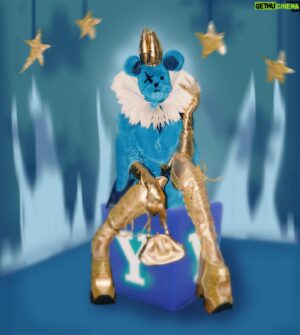Yovska Instagram - 🧸 💎 I’m in my playroom right now 🥺 Want to come join?🌠
.
Wishing you all a better 2022 put your New Years wish below.
.
.
#art #drag #altdrag #dragcreature #design #fashion #costume #teddybear #plush #plushie #dragula #dragmonster #lamasdraga #canadiandrag #torontodrag #clubkid #whimsical #fantasy #playroom #kawaii