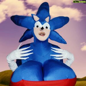 Yovska Instagram - 🏃‍♀️Gotta go fast 😏 Am I looking good? 👀
.
.
.
#art #drag #costume #sonic #sonicthehedgehog #sonicmovie #soniccosplay #sega #design #dragula #cosplay #videogames #fashion #cursedimage #cursedmemes #cursed #photography #canadianartist #torontoartist #performanceart