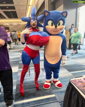Yovska Instagram - 🥸 Which one is the real sonic?? 💙
.
Had such an amazing time this weekend at @londoncomiccon thank you so much for having me. Huge thanks to @lunar_mabias for all their help this weekend as well as Richard . And It was fun hanging with @panico_oo @litavonsleaze @lillithnox and @baby.butcher 
.
#sonic #drag #altdrag #cosplay #londoncomiccon #runningupthathill #canadiandrag #canadianartist #heels #sega #cursedcosplay #art #convention #costume