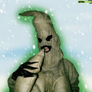 Yovska Instagram - 🥵🥥 My Coconuts, you can put them in your mouth 🎄🌴
.
My take on Oogie Boogie from Nightmare Before Christmas 🎅 
.
.
#art #nightmarebeforechristmas #oogieboogie #jackskellington #timburton #christmas #creepy #horror #design #drag #dragula #altdrag #torontoartist #torontodrag #canadianartist #mask #costume #photography