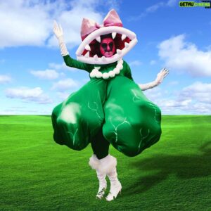 Yovska Instagram - 🌱🤤 I always wondered why they couldn’t leave those pipes! 🍈🍈
.
.
#piranhaplant #mariobros #mariomovie #drag #altdrag #cosplay #cursedcosplay #dragrace #deagracecan #meme #photography #makeup #costume #nintendo