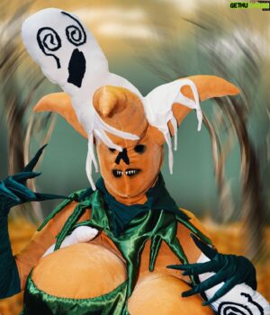 Yovska Instagram - 🎃 I found out where Pumpkin Spice cones from 😏🎃 
.
.
.
#art #pumpkin #halloween #drag #dragmonster #dragcreature #altdrag #pumpkinspice #costume #mask #pumpkincostume #dragula #spooky #design #creepy#horrorart #photography #fall #canadianartist #torontoartist