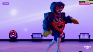 Yovska Instagram - It’s me! 💙Your amazing friend Huggy Wuggy 🎁! Swipe to see the full performance. This was performed for the Dragshowcase at Twitchcon Las Vegas 🎁🧸🥳 in Oct 20 ! What an amazing time!
.
#art #drag #altdrag #huggywuggy #poppyplaytime #dragplushie #weirdcore #twitch #twitchcon #canadiandrag #canadianartist #costume
