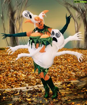 Yovska Instagram - 😏🎃They say she gives good “Pumpkinhead” 🥵🎃
.
Happy Halloween Besties! Just a cute little ensemble I made for @kikihouseofsiriano_  Grand March Video. 
.
.
#halloweencostume #halloween #pumpkin #thegreatpumpkin #drag #dragula #dragmonster #dragcreature #bouletbrothersdragula #spooky #design #costum #art #fashion #canadianartist #torontoartist #ghost #pumpkinspice