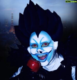 Yovska Instagram - 💀🍎 Did you know, Gods of Death love apples?? 🤗
.
So excited next week for the Dragula Premiere! Ill be guesting IN CHICAGO Oct 25th @dstequilaco and on the 26th my TORONTO viewing party @seescapeto 
.
#ryuk #deathnote #shinigami #lightyagami #drag #art #cosplay #halloween #dragula #dragrace #dragcreature #dragmonster #costume #makeup #clubkid #photography #cursedcosplay