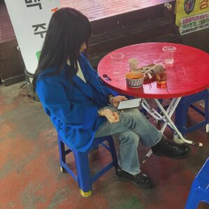 Yozoh Instagram - 내 자켓색 = 이디야 간판색 = 플라스틱 의자색