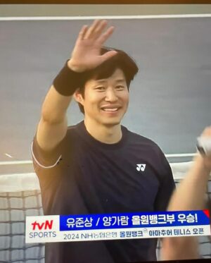 Yu Jun-sang Instagram - 2024 올원뱅크 아마추어 테니스 오픈 올원뱅크부
우승을 했습니다^^
함께해주신분들과 응원주신분들께 다시한번 감사드립니다. 

#양가람 #유준상 #우승  #NH농협은행 #올원뱅크
#테니스대회 지금까지 #트래블아티스트_테니스맨
#yujunsang 이었습니다