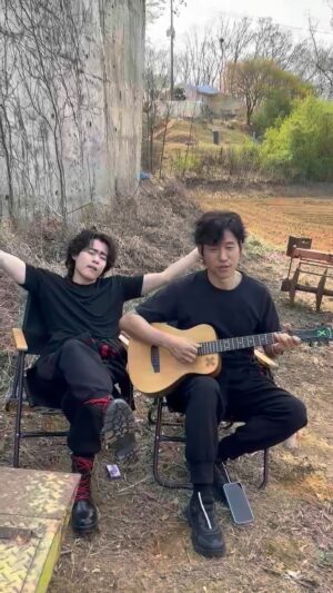 Yu Jun-sang Instagram - 행복했던 순간.너의 젊음을 뒤로

#사랑해 #소문아#추여사#하나야#영감님#적봉아
#모탁아 #너의 젊음을 뒤로 #경이로운소문시즌2 #그리고 #친구들 #모두 #다시만나요