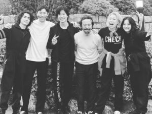 Yu Jun-sang Instagram - 고맙습니다^^꼭 다시 만나길

#안석환#염혜란#조병규#김세정#유인수#유선동감독님 #진선규#강기영#김희어라#유준상#경이로운소문2_카운터펀치 

우리는 피를 흘리면서도 함께 웃었습니다.사랑합니다