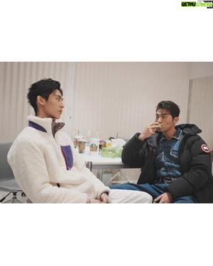 Yu-Tung Lin Instagram - ⁡
感謝大家又再一次的和我們度過這美好的夜晚😎
⁡
感謝世豪哥 @lisley 的用心🙏 讓我們有這個機會獻唱給大家😎
⁡
謝謝原唱 @kennyw0317 的危愛 真的好好聽🥰
謝謝 @ceon0693 溫老師一直以來的支持與鼓勵🙏
⁡
謝謝 @kaihsu_ 看見你在我面前就不緊張了😌
⁡
謝謝 @kiseki_dear.to.me 奇蹟讓我們K4能站在舞台上一起唱歌🥰
⁡
#奇蹟
#演唱會
⁡