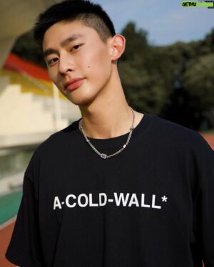 Yu-Tung Lin Instagram - ⁡
今天是當屁孩男大生的一天
陽光明媚🌤️
⁡
⁡
⁡
⁡
📷: @kaihsu_