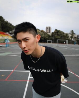 Yu-Tung Lin Instagram - ⁡
今天是當屁孩男大生的一天
陽光明媚🌤️
⁡
⁡
⁡
⁡
📷: @kaihsu_