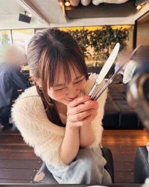 Yui Ito Instagram - わたしの休日。🍞
だいすきな人達と🫶🏻
⁡
#休日 #のんびり #花粉 #テラス席 #辛い