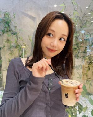 Yui Ito Instagram - ⁡
京都🍵
嵐山の方は初めて行きました。
リフレッシュ。☺️☺️☺️
⁡
前髪が割れてしまってるので
最近はデコ出し。ぴっかーーん！
新鮮でしょ？
⁡
#京都 #嵐山 #おでこ