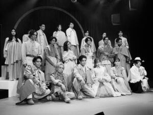 Yui Ito Instagram - Casual Meets Shakespeare
『OTHELLO SC』
⁡
シリアス コメディ 両チームとも
初日の幕が上がりました。⚫️⚪️
⁡
ご来場くださった皆様、
ありがとうございます。
⁡
チケットもまだまだ発売中。
残り少ない回もありますので
ぜひ公式HPやXをチェックしてくださいね☑️
⁡
⁡
あの方と話していると
胸の底に訴えかけられるような
まるでえぐられているような
苦しい、悲しい、けど　ずっと温かい。
⁡
嘘偽りない愛を全力で注ぎ、真っ直ぐに演じます。
⁡
⁡
photo by コメディver.おすぎちゃん。

#舞台 #シェイクスピア #オセロ #デズデモーナ #stage #shakespeare #othello #desdemona #シアターサンモール #伊藤優衣