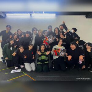 Yui Ito Instagram - ⁡
今年一発目に出演させていただく
舞台「オセローSC」
2024 1/18(木)〜1/28(日)
@シアターサンモール
⁡
とにかく日々の稽古で
学ばせていただく事がたくさんあり、
楽しみつつ、毎回が勝負だと思って稽古しています。
⁡
演出の史也さんの言葉の捉え方とか、与え方とか
繊細かつ的確すぎて驚きの連続ですし
人間の感情って面白い…と
気付きをたくさんくださる。
⁡
私の演じる役はザ・悲劇のヒロイン デズデモウナ。
初めて目にしたシーンの本読みをしていて
涙で台本の文字が見えなくなったのは初めてです。
⁡
素敵な役を与えてくださった有り難みを胸に、
役を全う出来るようにひたすらに努力します😊
⁡
また違った姿をお届け出来るかと思いますので
ぜひ、劇場で見守っていただきたいです…！🌟
お待ちしています♡
⁡
※Wキャスト制 私はSに出演します👩🏻

#舞台 #シェイクスピア #オセロ #デズデモーナ #stage #shakespeare #othello #desdemona #シアターサンモール #伊藤優衣