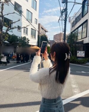 Yui Ito Instagram - わたしの休日。🍞
だいすきな人達と🫶🏻
⁡
#休日 #のんびり #花粉 #テラス席 #辛い