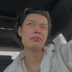 Yuito Takeuchi Instagram - 黒髪に戻したいフェーズ入った、危険
我慢我慢我慢です