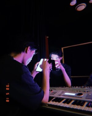Yuito Takeuchi Instagram - Yotaと次の曲に向けてスタジオ入ってたんだぁぁぁぁぁぁ　因みに今。

お楽しみな人〜🙋🏻‍♂️🙋🏻‍♂️🙋🏻‍♂️🙋🏻‍♂️🙋🏻‍♂️

コメントぉぉぉぉぉ！！！！