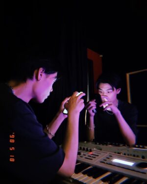 Yuito Takeuchi Instagram - Yotaと次の曲に向けてスタジオ入ってたんだぁぁぁぁぁぁ　因みに今。

お楽しみな人〜🙋🏻‍♂️🙋🏻‍♂️🙋🏻‍♂️🙋🏻‍♂️🙋🏻‍♂️

コメントぉぉぉぉぉ！！！！
