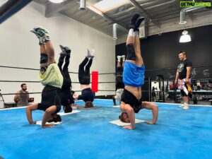 Yujiro Kushida Instagram - 腹筋とび、エビ、逆エビ、三点倒立、テイクダウン、カブリ…本日はアドバンスクラスを担当しました。 @njpwacademy 

It's really fun spending time together thinking about professional wrestling.