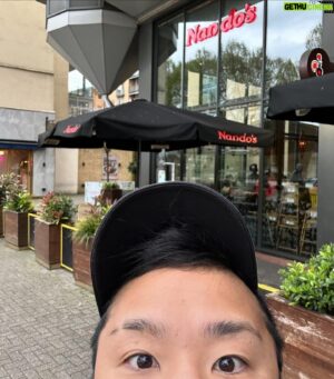Yujiro Kushida Instagram - イギリスきたらNando's @nandosuk 
いうことでロンドンにやってきました。
日本からぐるっと、15時間のフライト。これはキツイ。
あしたからは2018年以来のレボプロ @revprouk で2試合予定されております。