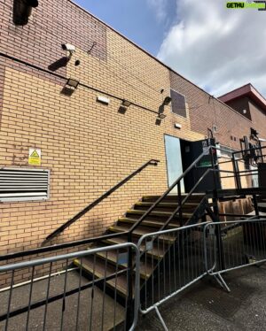 Yujiro Kushida Instagram - 孤独な控室
Rev Pro 2日目@SHEFFIELD 
vs Jordon Breaks
ロープワークが全くない試合。
マットレスリングのみで成立する時間のなかで知恵比べ。
そんなスタイルの若い選手もいつの間にかスクスク育っているレボプロ&ヨーロッパレスリング市場。
先週オーストラリアで、今週イギリス。
いろんな国に行けて、とても幸せです。
プロレスで世界を漂流中、次の試合はTNAでアメリカだ。

My current favorites in the EU wrestling industry are the following three wrestlers. @robbie_x_ @jordonbreaks @eszozaya 
Thank you @revprouk @andyquildan 
See you next time.

イギリスはイギリスで別の時空が流れているのが興味深い。