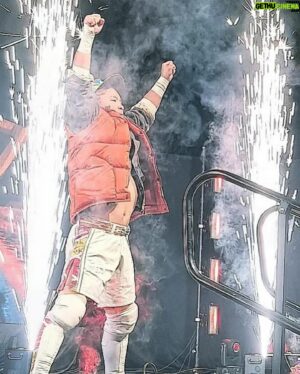Yujiro Kushida Instagram - 孤独な控室
Rev Pro 2日目@SHEFFIELD 
vs Jordon Breaks
ロープワークが全くない試合。
マットレスリングのみで成立する時間のなかで知恵比べ。
そんなスタイルの若い選手もいつの間にかスクスク育っているレボプロ&ヨーロッパレスリング市場。
先週オーストラリアで、今週イギリス。
いろんな国に行けて、とても幸せです。
プロレスで世界を漂流中、次の試合はTNAでアメリカだ。

My current favorites in the EU wrestling industry are the following three wrestlers. @robbie_x_ @jordonbreaks @eszozaya 
Thank you @revprouk @andyquildan 
See you next time.

イギリスはイギリスで別の時空が流れているのが興味深い。