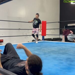 Yujiro Kushida Instagram - 腹筋とび、エビ、逆エビ、三点倒立、テイクダウン、カブリ…本日はアドバンスクラスを担当しました。 @njpwacademy 

It's really fun spending time together thinking about professional wrestling.