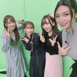 Yuka Nishio Instagram - いつぞやの生放送。
アクリルボードは後日ゲーセンでゲットしたよ～
#バンドリ #ガルパ #広町七深 #西尾夕香