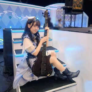 Yuka Nishio Instagram - #バンドリ #bangdream #Morfonica #reberveration #広町七深 #espguitars #bass #西尾夕香 #進藤あまね #フラワースタンド #フラスタ#live #衣装　#ライブ