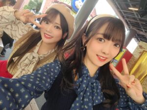 Yuka Nishio Instagram - #トモ写 ! #おゆれお #西尾夕香 #倉知玲鳳　#レトロ #レトロコーデ #花やしき
れおちゃんがペアの相手に選んでくれたの嬉しかったなぁ
後半のソロ写真は太陽疲れして休憩中な顔です