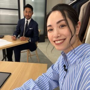 Yuki Terada Instagram - 昨日、発表させていただきました。

9年半に渡ってMCを務めてきました、
YouTubeメンズファッション番組『B.R.channel』

6月の配信を最後に、
卒業することになりました！！！！！🙇‍♂️✨

@brshop.jp 
@b.r.online 

番組開始から約3年ほどが経過した時、
プロデューサー兼社長に、こんなことを言われました。

『有希ちゃんを起用した理由、ダサかったからなんだよね』

と。
おーーーーーーーーい！！！！！！！笑

それまで私には、
「モデルさんとは空気が違う人がよかった」
とかなんとか言ってたじゃないか！！

とまあ、そんなこんなで、
私が起用された1番の理由は『ダサかったから』だったのでした(笑)

でも、それって本当のことで。
この番組と出会うまでの私は、本当にダサかったと思う。
まあ今も、オシャレだとは思えてないけど。
そんな自分でも思うほど、ダサかったんです。

「服なんて、着れればいい」

そう思っていた。
服で何かが変わるなんて、信じてなかった。

でも番組と出会って、
メンズファッションではあるけど、
ファッションのことをたくさん勉強して。

9年半たった今、
ファッションがすごく楽しいと思えるようになったんです。
そして何より、
ファッションを楽しむことによって、
日々が楽しくなった！と思うようにまでなった。

服って、すごい。
ファッションの魔力って、本当にすごい。

MCとしてお仕事を続けさせてもらえたことだけじゃなく、
ファッションの楽しさ、
ファッションの魅力を、
知ることができたということが、
BRに対する1番の感謝かもしれません。

これからも、BRは続きます！

新たな風が吹いたBRは、
きっとより面白くなって行くと思います！

引き続きご覧いただけると嬉しいです。
今度は視聴者として、
私もBRでさらにファッションを学びます☺️☺️

ダサいわたし。
MCとしてもポンコツなわたし。

受け入れて下さったみなさま。
楽しい！と動画を見続けて下さったみなさま。

本当にありがとうございました！！！！！🙏✨

6月まで動画には出演しています☺️☺️
ぜひ、最後まで応援よろしくお願いします！

干場さんとの掛け合いも、
ぜひ最後までお楽しみ下さい🤣🤣👍
(2本目の動画もぜひ見てね!)

#mensfashion #brchannel #卒業 #今までありがとう